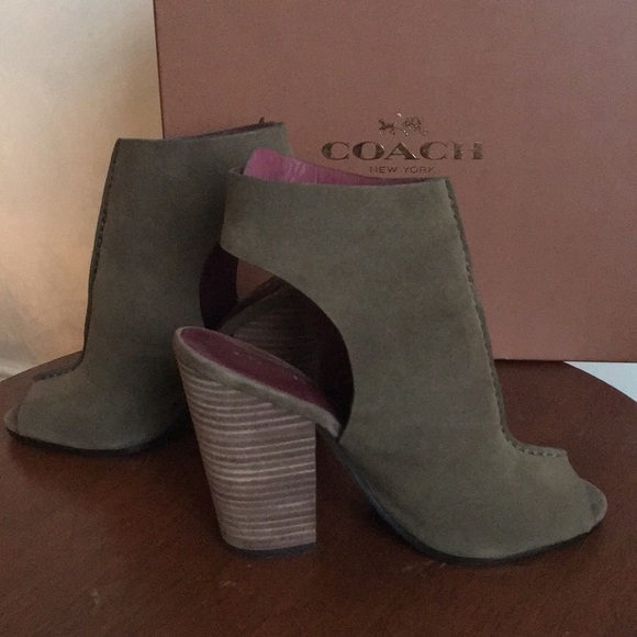 Coach Saratoga Suede Leather Heels - Picture 3 of 3